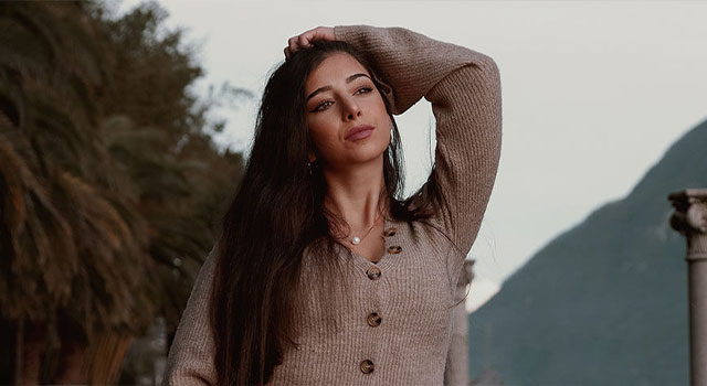 Woman wearing scleral lenses
