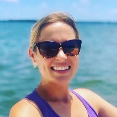happy blond woman wearing maui jim sunglasses 400x400.jpg